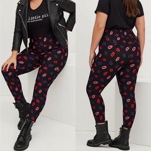 Torrid Slim Fix Luxe Ponte Lips Print Pixie Pants Size 1R 1X NEW with Tag